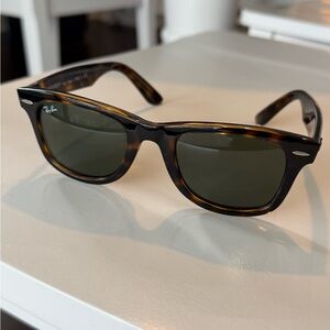 Ray-Ban Wayfarer Classic Tortoise Sunglasses